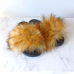 Cosy Slippers with synthetic raccoon fur, Size 7